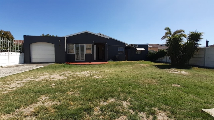 4 Bedroom Property for Sale in Wetton Western Cape